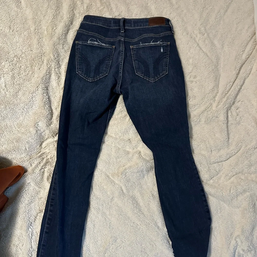 HOLLISTER | Dark Wash Ripped Jeans - Picture 6 of 6